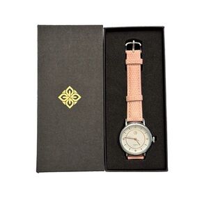 Minimalist Round Watch with Textured Blush Pink Strap